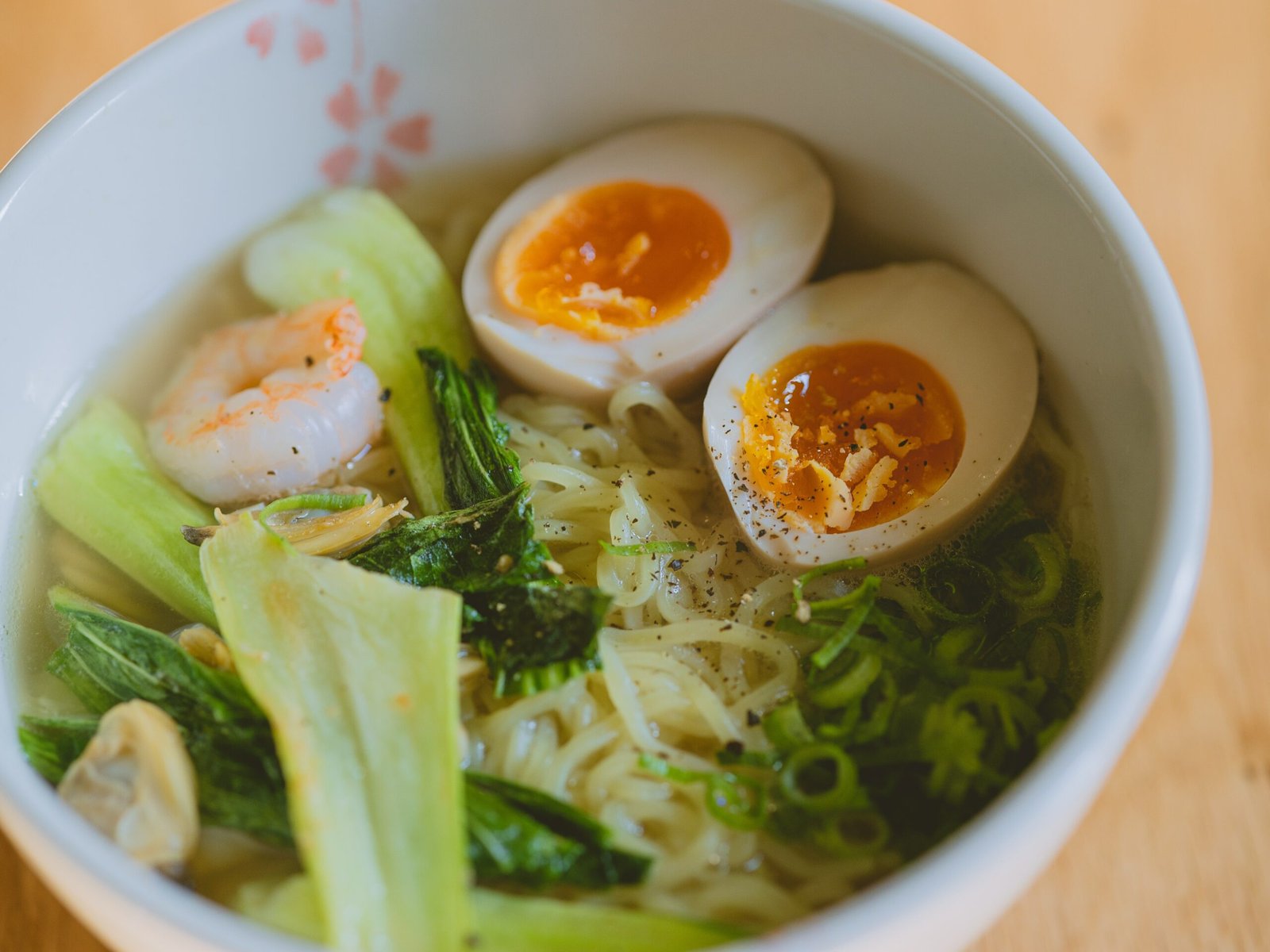 How Do You Add Eggs To 2-Minute Noodles?